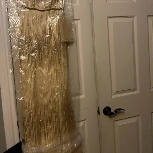 NWT Dancing Queen 4071 Lace Appliques/Embroidery Prom Dress Gold Size XS